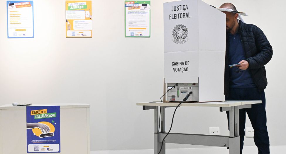 Como votar nas Eleições 2026: horário, ordem, colinha e justificativa 